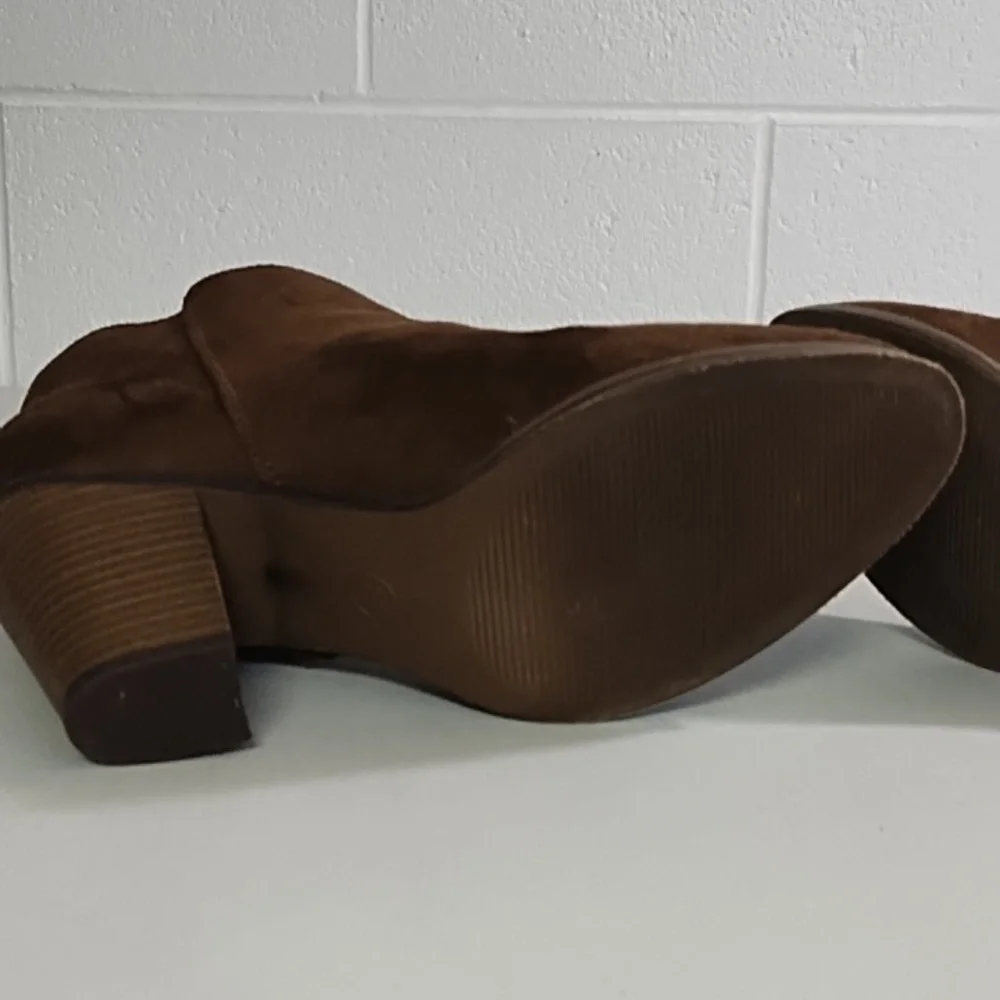 Merona Faux Chocolate Suede Ankle Boots Block Heel 8.5 Side Zip